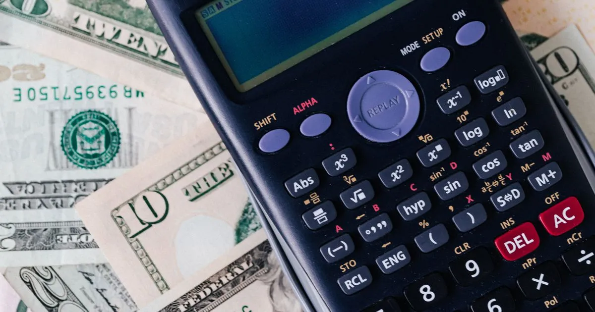 Calculator on cash for low-cost EOR budgeting
